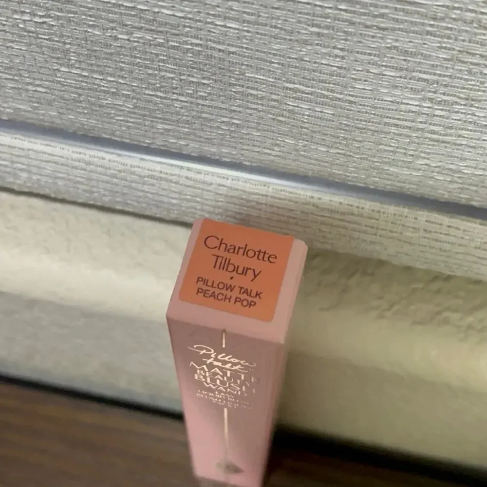 Charlotte Tilbury matte blush wand Peach Pop